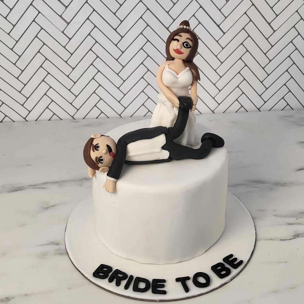 Τούρτα η Νύφη τραβάει τον Γαμπρό